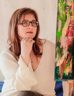 Follow Viktoriia Kartashova on Select