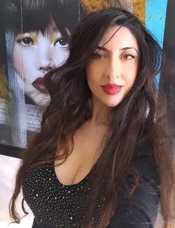 Follow Simona Elia on Select