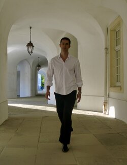 Follow Ilir Osmani on Select