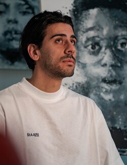 Follow Pako Bono on Select