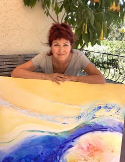 Follow Sonia Di Maccio on Select
