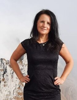 Follow Helga Legath on Select