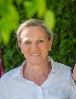 Follow Evelyn Fasch on Select