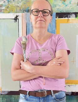 Follow Doris Heinrichs on Select