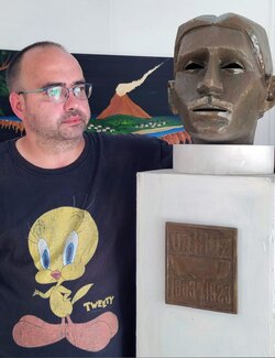 Follow Christian Tschierske on Select