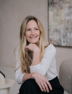 Follow Marella Hesseling on Select