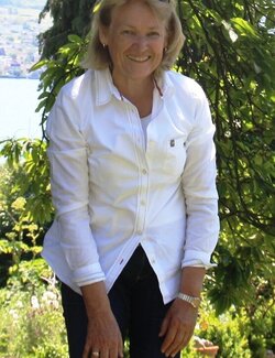 Follow Veronika Strobel on Select