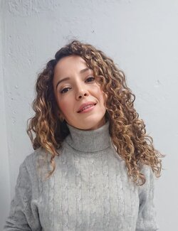 Follow Aline De Souza Lopes on Select