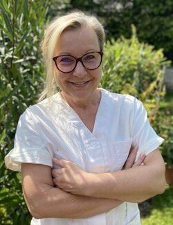 Follow Petra Meyer on Select
