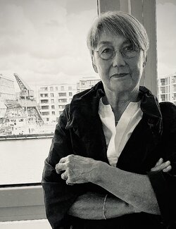 Follow Annette Gesine Rathjen on Select