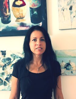 Follow Dora Kalinova on Select