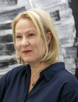 Follow Klara Gunnlaugsdottir on Select