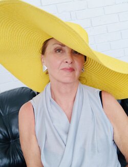 Folgen Sie Iryna Budai auf Select