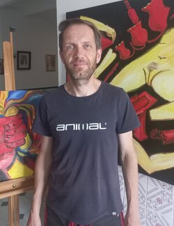 Follow Lamar Fría on Select