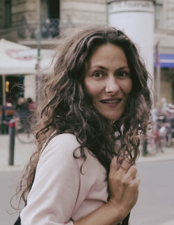 Follow Aline Zentsch on Select