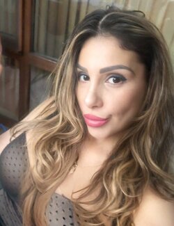 Follow Анна Мутавска on Select