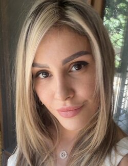Follow Анна Мутавска on Select
