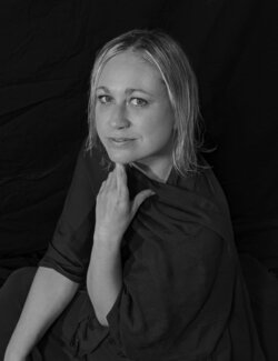 Follow Leah Hicks on Select