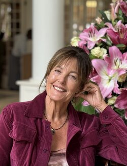 Follow Susan Greeff on Select