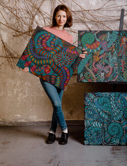Follow Oxana Lazari on Select