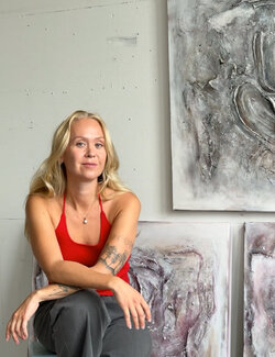 Follow Emmi Ohraniemi on Select
