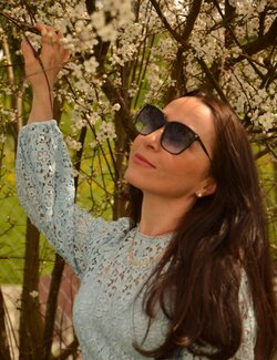Follow Guranda Spillmann on Select