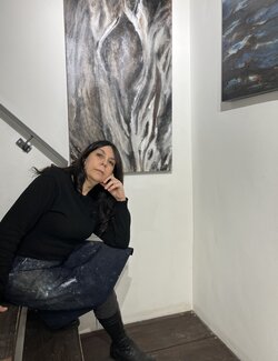 Follow Sascia on Select