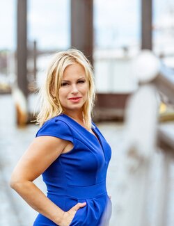 Follow Christine Marquardt on Select