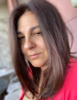 Follow Tina Mallia on Select
