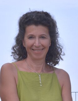 Follow Silvia Sas on Select