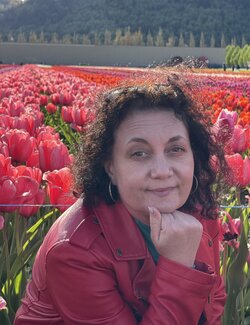 Follow Elana Gor on Select