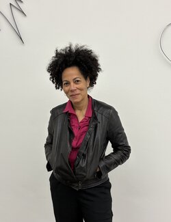 Follow Christiane Wilhelmi on Select
