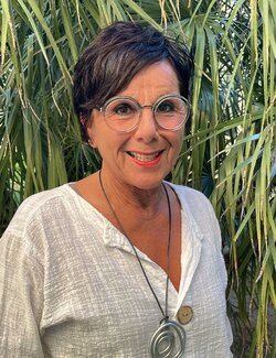 Follow Birgit Kunkel-Weis on Select