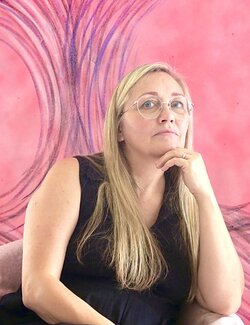 Follow Anne-Sophie A Bettembourg on Select
