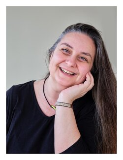 Follow Gina Axlund on Select