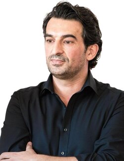 Follow Arian Hashani on Select