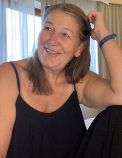 Follow Birgit Goetz on Select