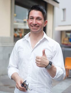 Follow LORENZO MONEGATO on Select