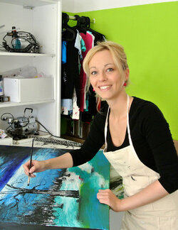 Follow Nadine Giehl on Select