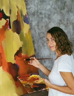 Follow Ana Saut on Select