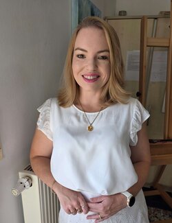 Follow Amanda Rheeders on Select