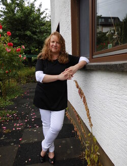 Follow Birgit FOX on Select