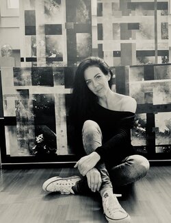 Follow Céline Dürst on Select