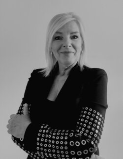 Follow Carine De Maerteleire on Select