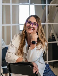 Follow Nathalie Peyrot on Select