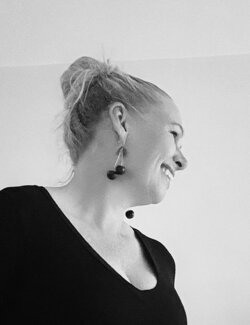 Follow Carita Wallius on Select