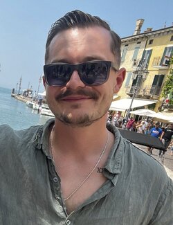 Follow Daniel Fischer on Select