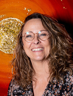 Follow Isabelle Bouhon on Select