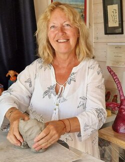 Follow NATHALIE BRUYERE on Select