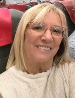 Folgen Sie Marta Bathis Poume auf Select